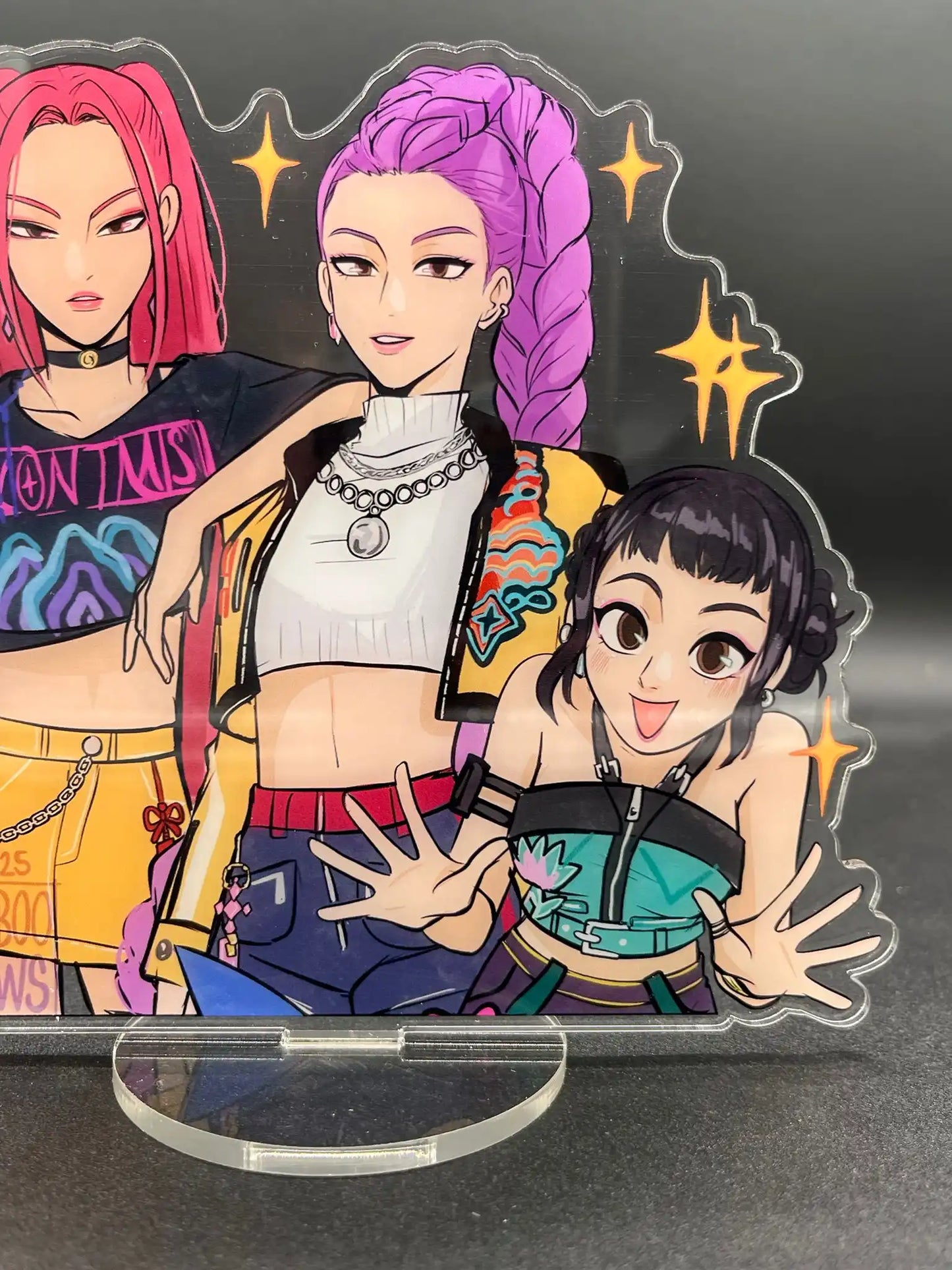 Additional close-up detail of Huntr/X Huntrix Kpop Demon Hunter Girl Support Acrylic Figure Version 2