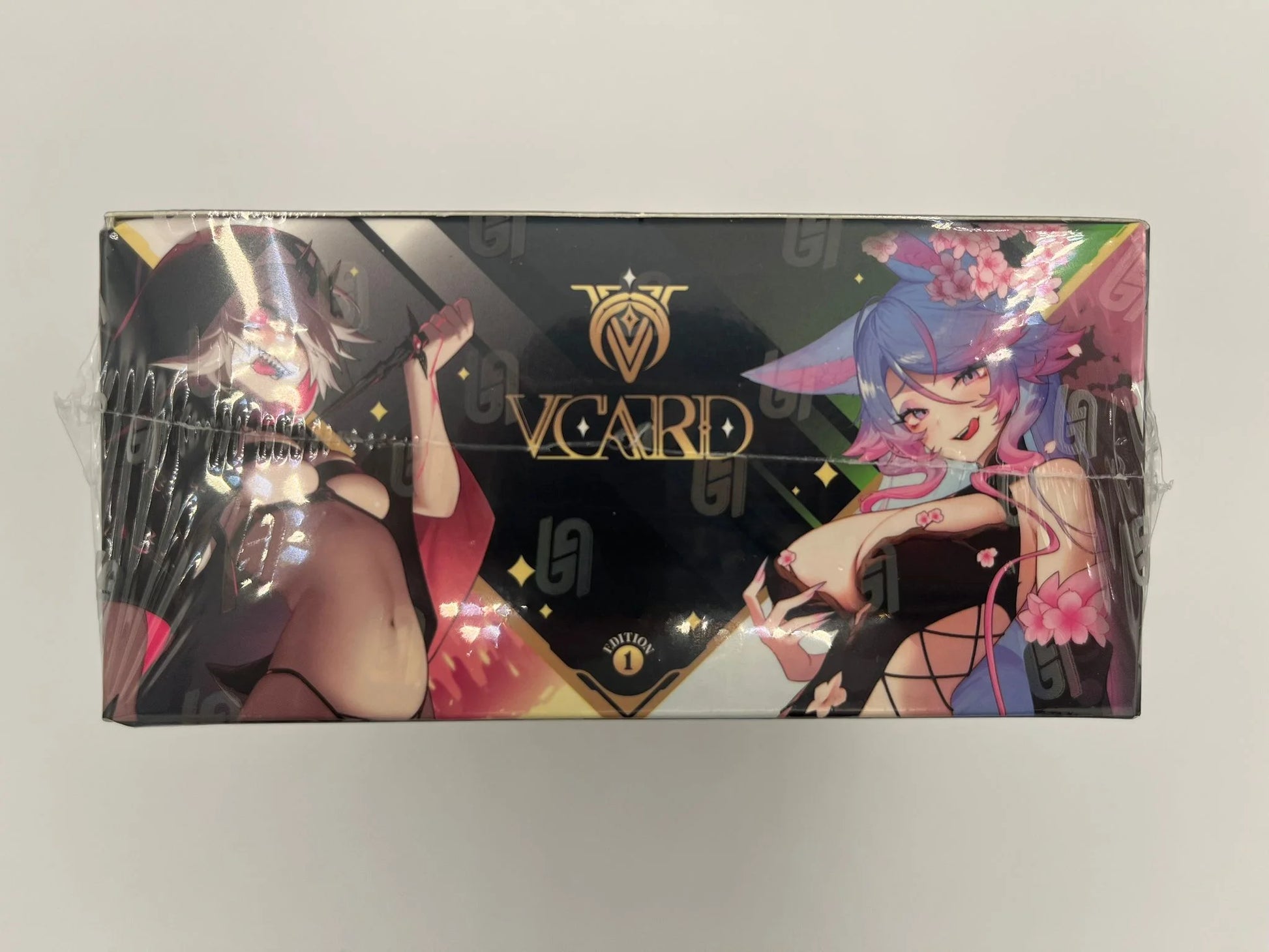Vue du côté droit de la boîte VCARD Rising Stars 1st Edition – Cartes à collectionner Vtuber